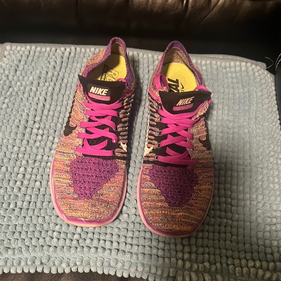 Women’s purple Nike running/training shoes - Picture 1 of 3